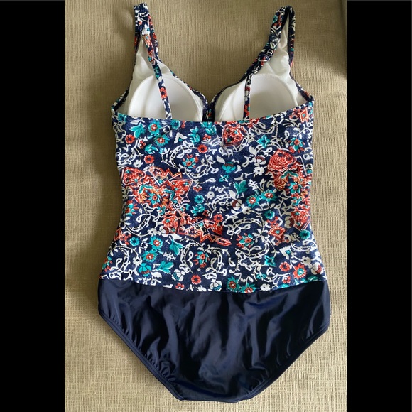 Women’s swimsuit - Picture 4 of 5